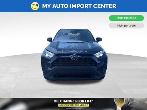 Used 2022 Toyota RAV4 XLE w/ Convenience Package image 2