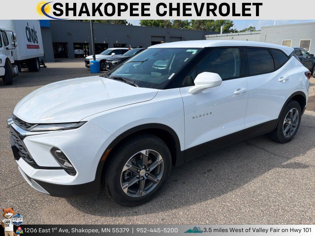 Used 2025 Chevrolet Blazer LT AWD/4WD image 1