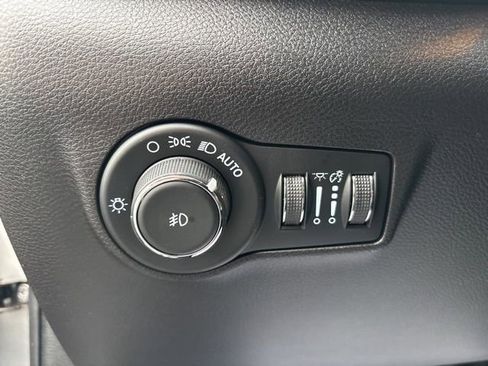 Used 2023 Jeep Compass Trailhawk AWD/4WD image 31