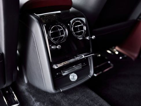 Used 2024 Rolls-Royce Phantom Sedan RWD image 69