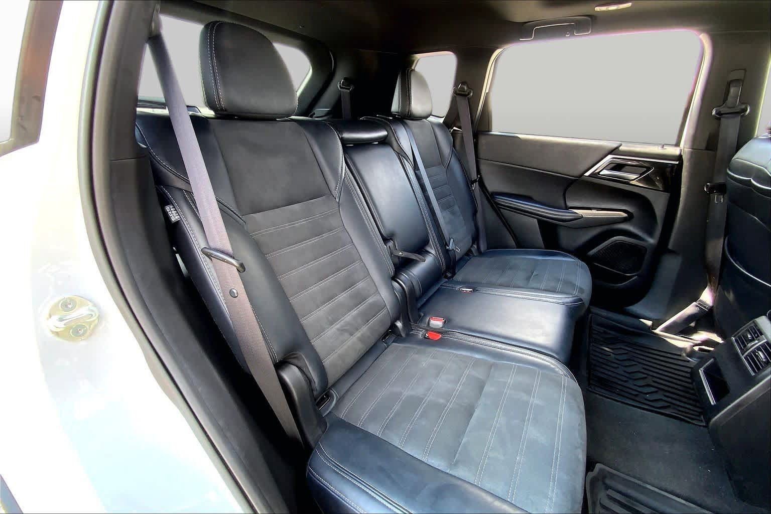Used 2024 Mitsubishi Outlander SE Black Edition FWD image 19