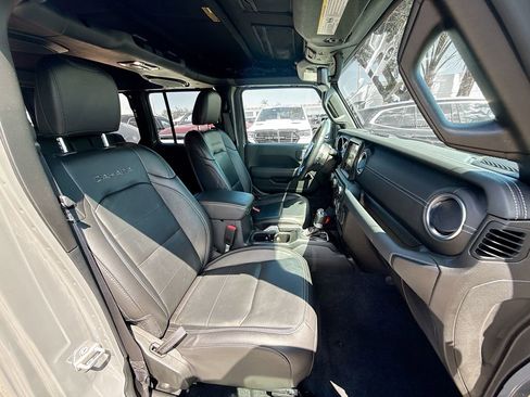 Used 2021 Jeep Wrangler Unlimited Sahara image 32