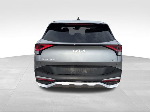 Used 2023 Kia Sportage LX image 9