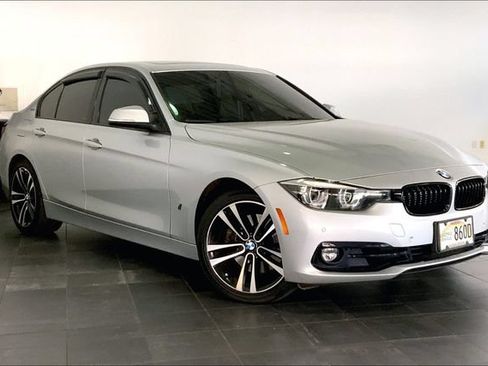 Used 2018 BMW 330e w/ Convenience Package RWD image 2