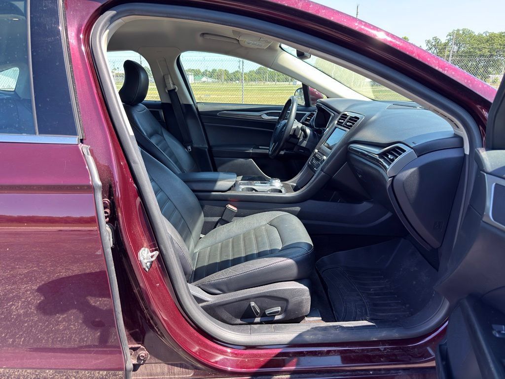 Used 2017 Ford Fusion SE w/ Fusion SE Technology Package FWD image 36