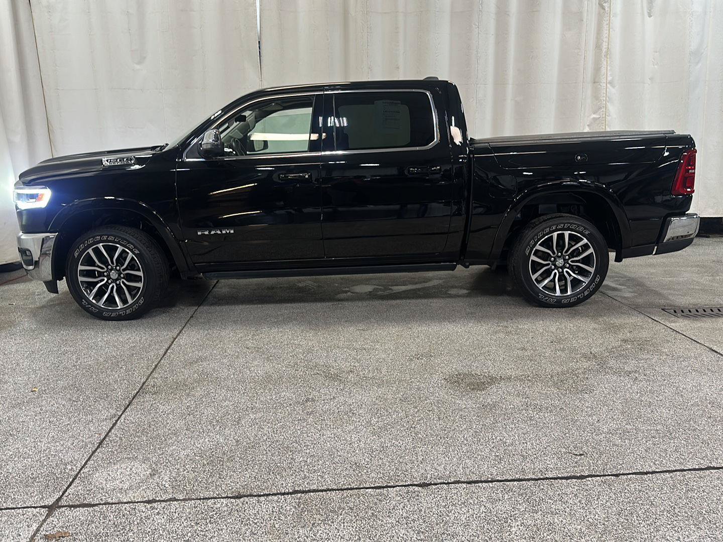 Used 2025 RAM 1500 Limited AWD/4WD image 2
