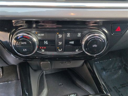 Used 2024 Chevrolet Trax ACTIV w/ Sunroof Package image 17