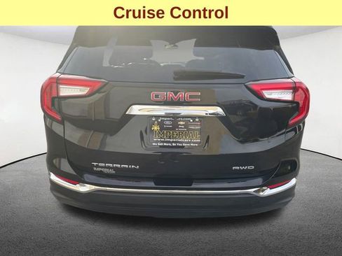 Used 2024 GMC Terrain SLT image 12