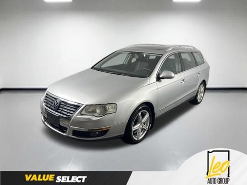 Used 2010 Volkswagen Passat Komfort FWD image 1
