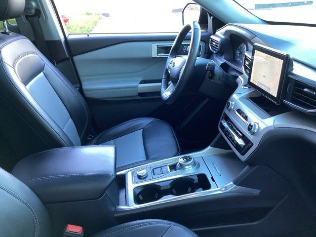 Used 2024 Ford Explorer XLT w/ Equipment Group 202A AWD/4WD image 22