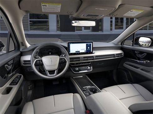 New 2026 Lincoln Corsair Premiere image 9