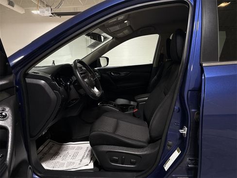 Used 2017 Nissan Rogue SV w/ SV Premium Package image 19