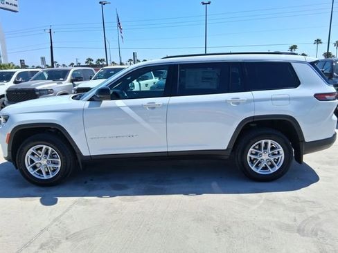 New 2026 Jeep Grand Cherokee L Laredo image 4