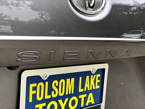 Used 2017 Toyota Sienna XLE image 30