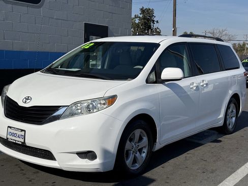 Used 2012 Toyota Sienna LE image 3
