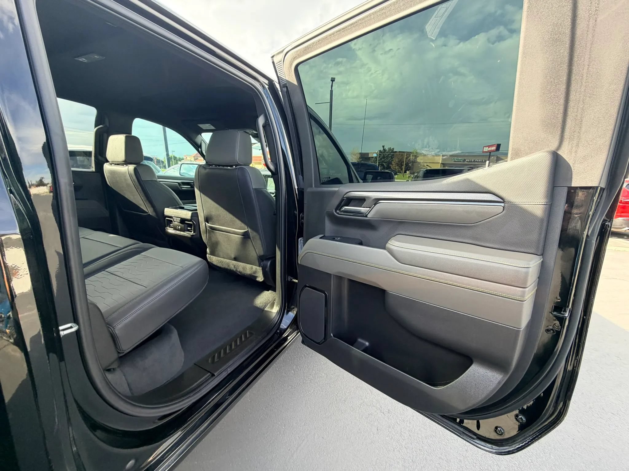 Used 2024 Chevrolet Silverado 1500 ZR2 w/ Technology Package AWD/4WD image 25