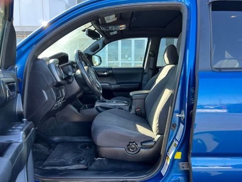 Used 2017 Toyota Tacoma 4x4 Double Cab image 10