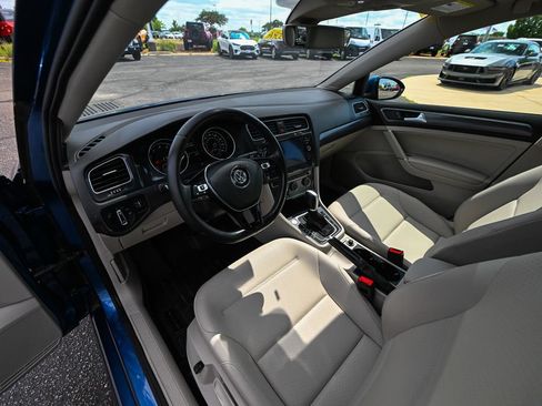 Used 2019 Volkswagen Golf SE FWD image 17
