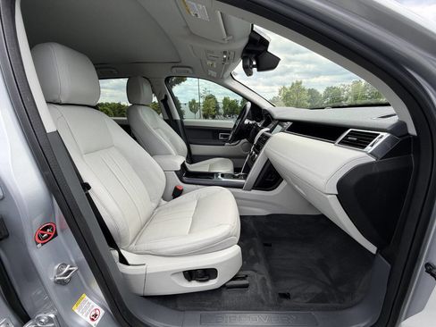 Used 2018 Land Rover Discovery Sport HSE image 16