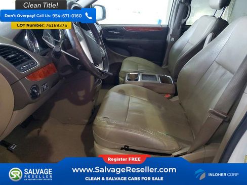 Used 2016 Chrysler Town & Country Touring w/ Driver Convenience Group image 9