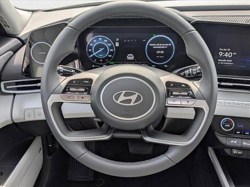 New 2025 Hyundai Elantra Limited image 12