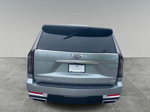 Certified 2025 Cadillac Escalade ESV Premium Luxury w/ LPO, Radiant Package AWD/4WD image 4