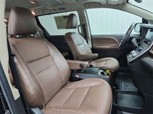 Used 2020 Toyota Sienna Limited Premium image 47