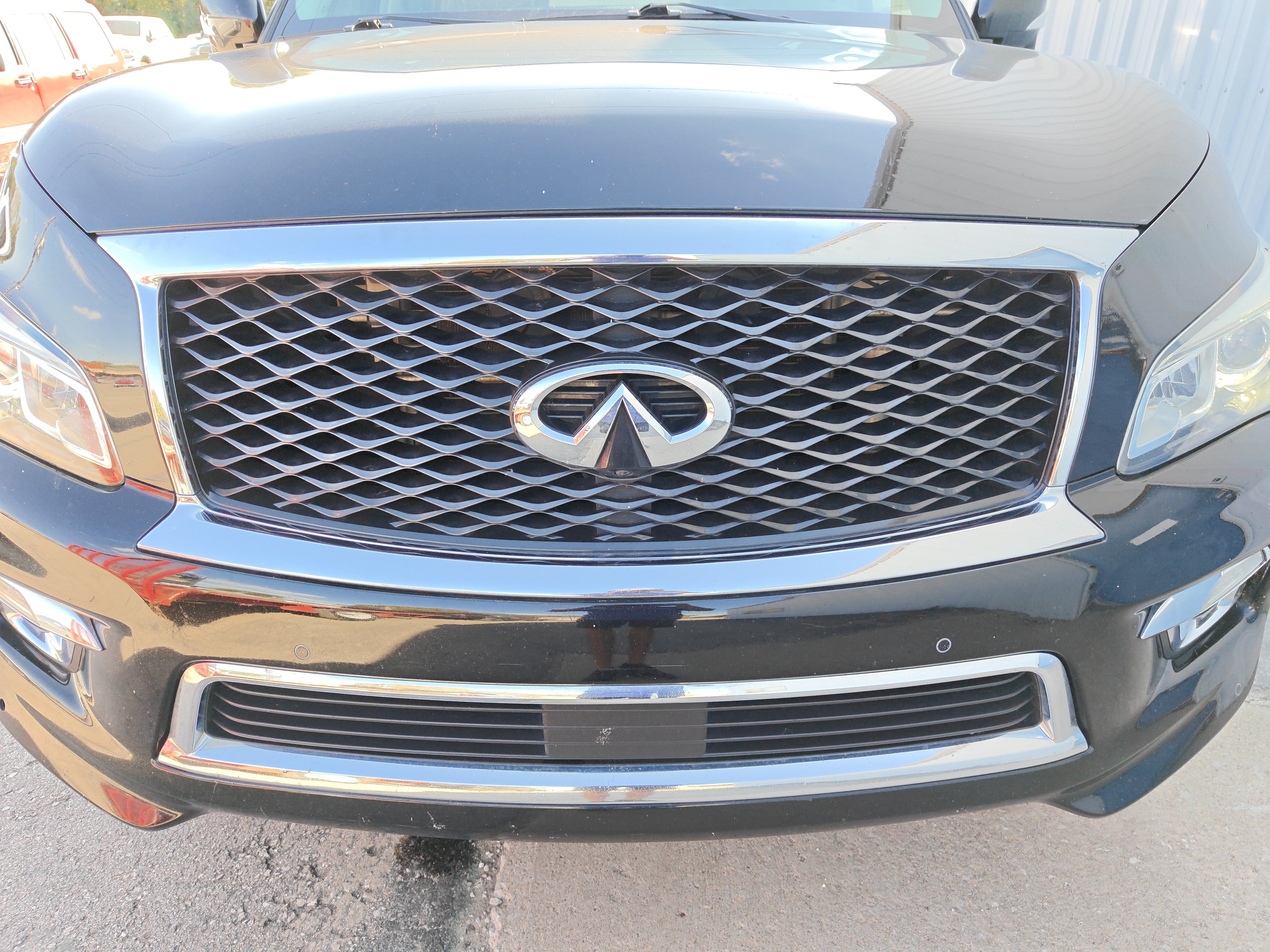 Used 2017 INFINITI QX80 4WD w/ Driver Assistance Package image 5