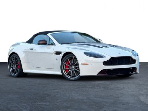 Used 2017 Aston Martin V12 Vantage S image 29