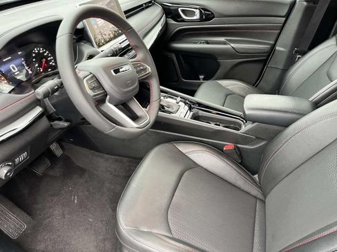 Used 2025 Jeep Compass Trailhawk AWD/4WD image 25