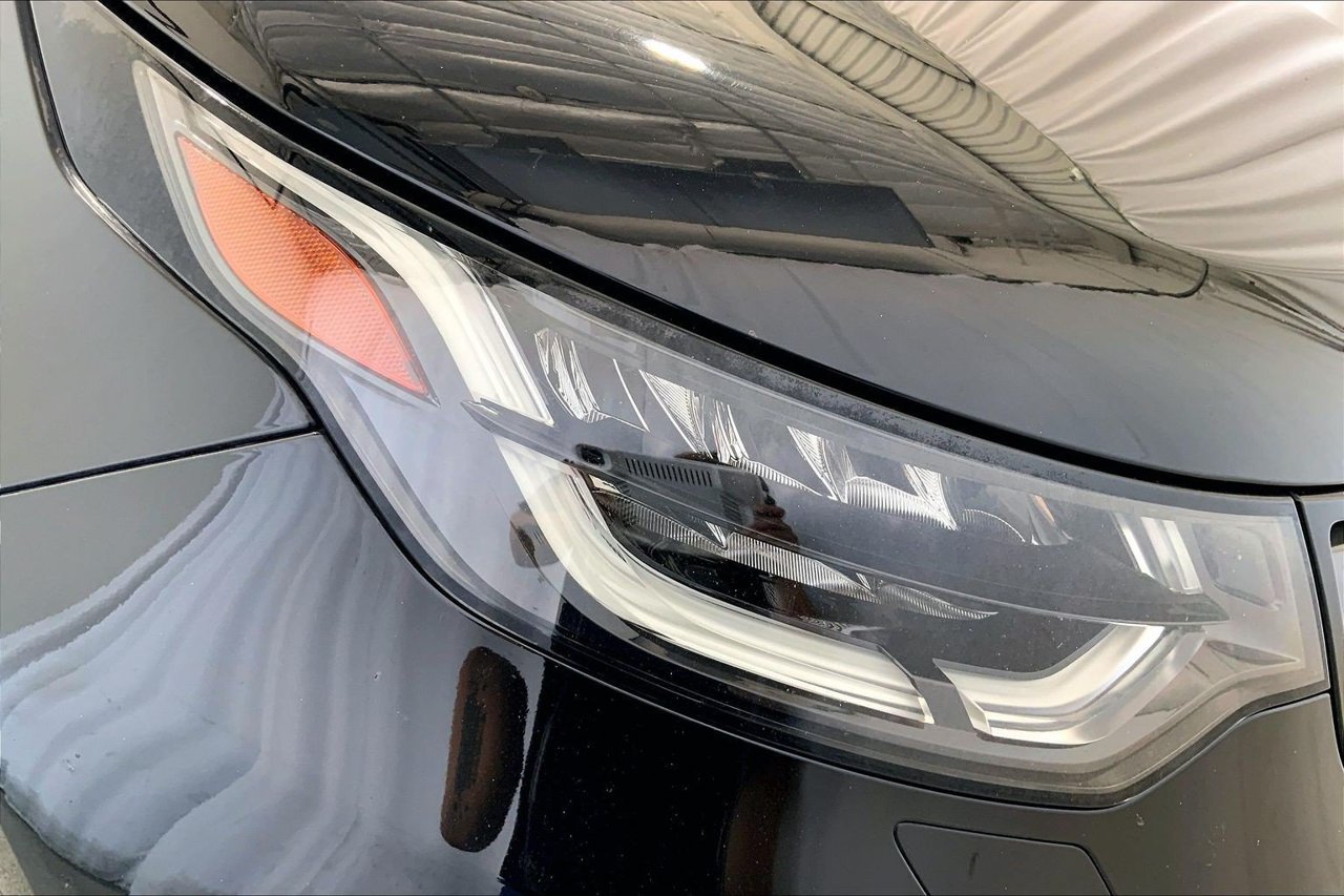 Used 2020 Land Rover Discovery SE AWD/4WD image 12
