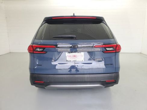 Used 2024 Toyota Grand Highlander AWD image 6