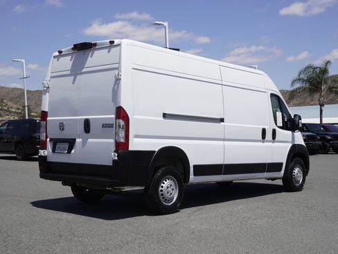 Used 2025 RAM ProMaster 2500 w/ Convenience Group FWD image 4