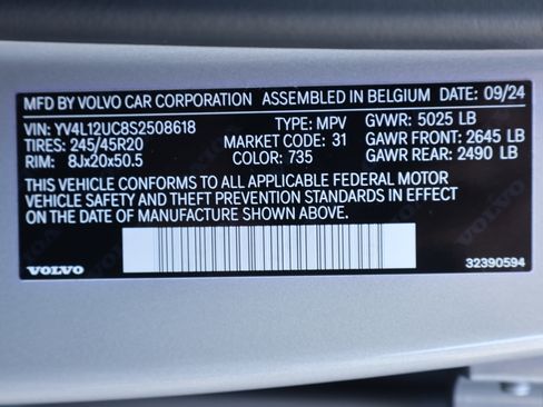 Used 2025 Volvo XC40 B5 Plus image 27