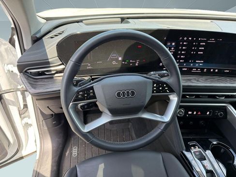 Used 2025 Audi Q5 Premium Plus w/ Premium Plus AWD/4WD image 16