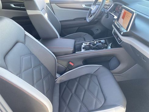 New 2026 Volkswagen Atlas Peak Edition image 8