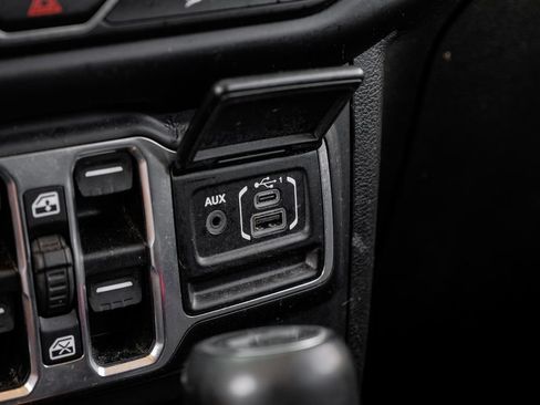 Used 2020 Jeep Wrangler Unlimited Sahara AWD/4WD image 37