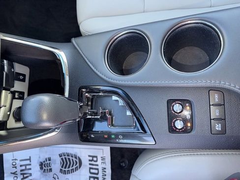 Used 2018 Toyota Avalon XLE Premium image 19