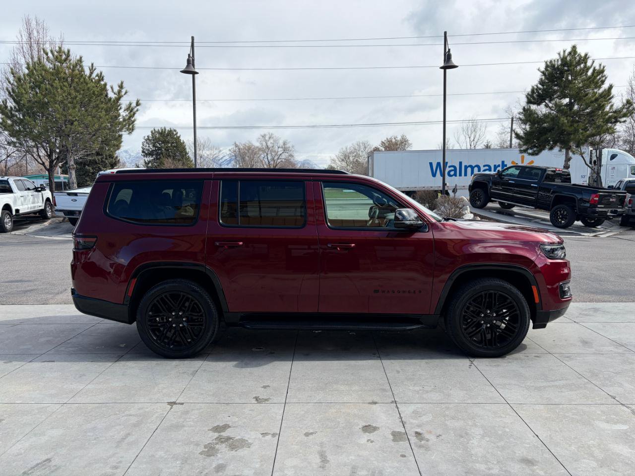 Used 2024 Jeep Wagoneer Series II AWD/4WD image 3