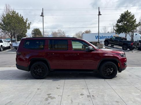 Used 2024 Jeep Wagoneer Series II image 3