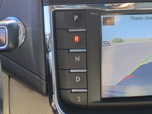 Used 2017 Lincoln Continental Reserve AWD/4WD image 25