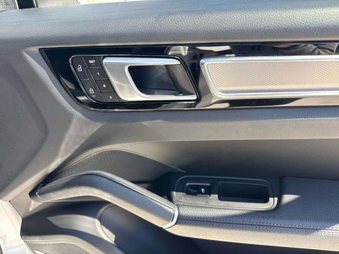 Certified 2023 Porsche Cayenne Platinum Edition AWD/4WD image 19