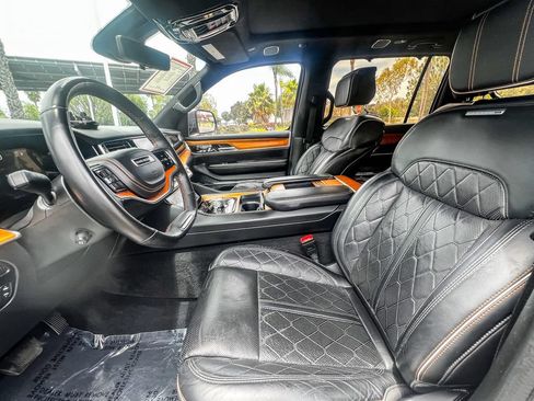 Used 2022 Jeep Grand Wagoneer Series III AWD/4WD image 17