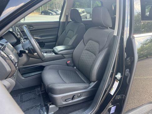 Used 2024 Nissan Pathfinder SV FWD image 14