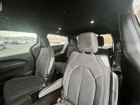Used 2019 Chrysler Pacifica Touring Plus w/ S Appearance Package image 36