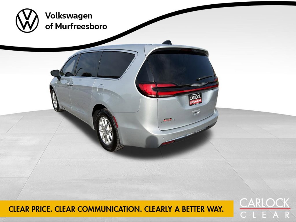 Used 2023 Chrysler Pacifica Touring-L FWD image 6