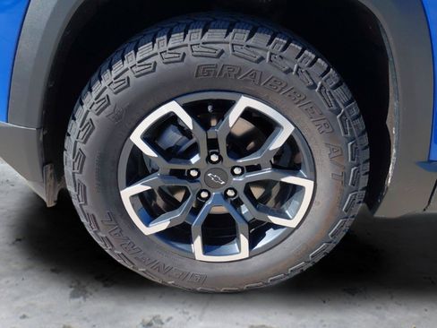Used 2025 Chevrolet Equinox ACTIV w/ Safety and Technology Package AWD/4WD image 10