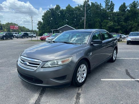 Used 2011 Ford Taurus SE FWD image 2