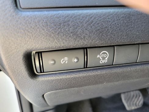 Used 2024 Nissan Rogue S image 9