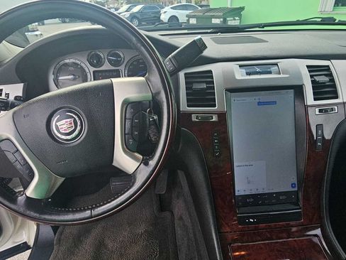 Used 2013 Cadillac Escalade ESV Luxury AWD/4WD image 17